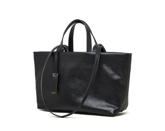 Niche Retro Cowhide Tote Bag as a Handbag